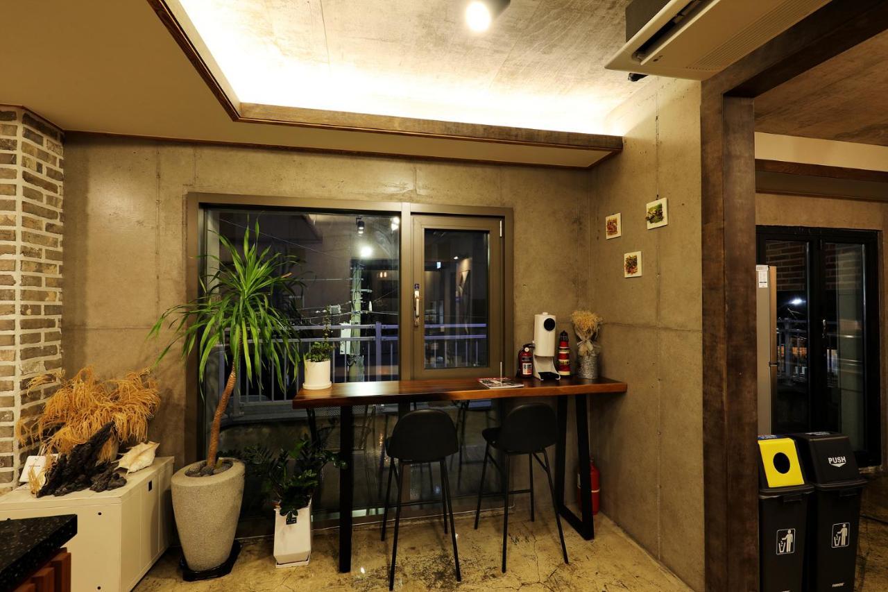 Cornerstone Hotel Seogwipo Exterior photo